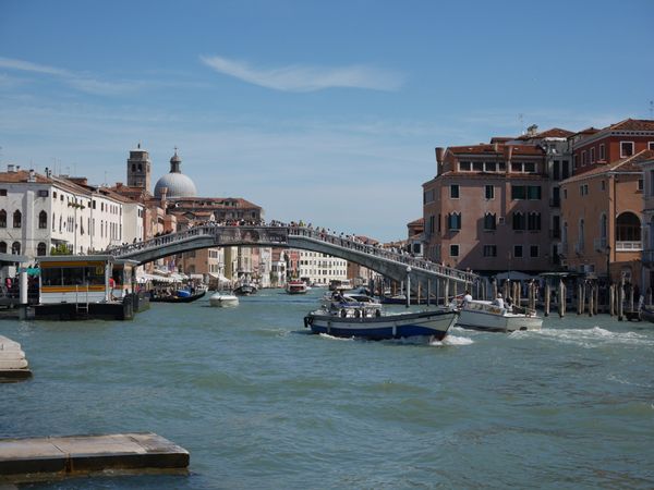 イタリア・ヴェネツィア「イタリア旅行」の写真：昼のベネツィアもキレイ。何も考えずにフラ...