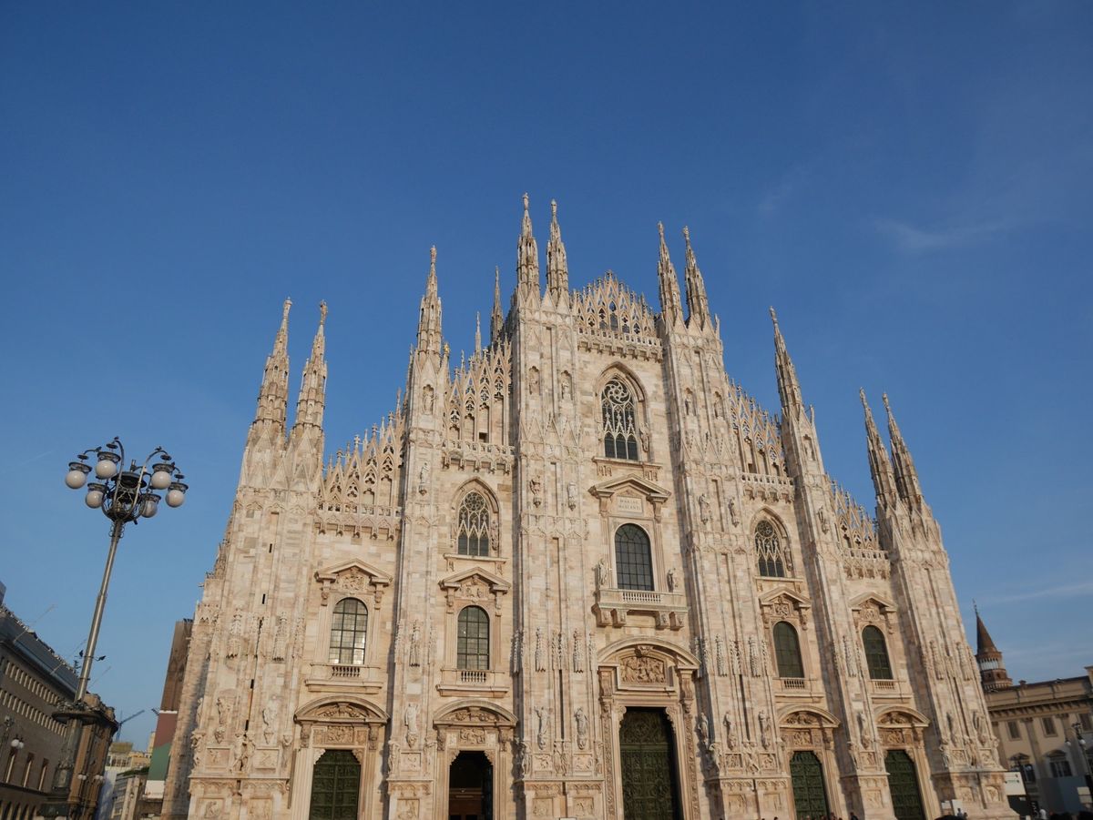 本当にファッションの街って感じでオシャレでした。大聖堂も凄い人多いし。ただ...