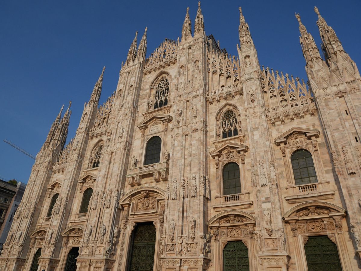 本当にファッションの街って感じでオシャレでした。大聖堂も凄い人多いし。ただ...