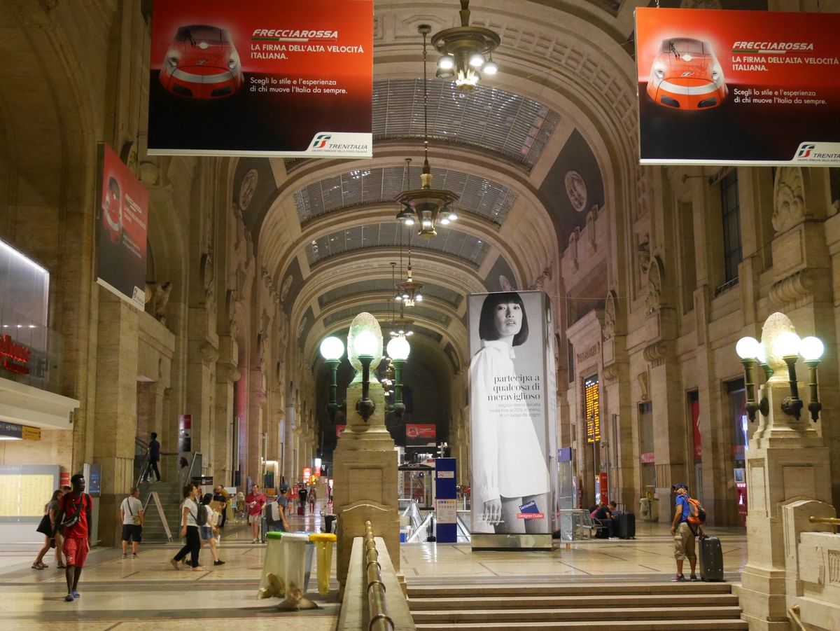 本当にファッションの街って感じでオシャレでした。大聖堂も凄い人多いし。ただ...