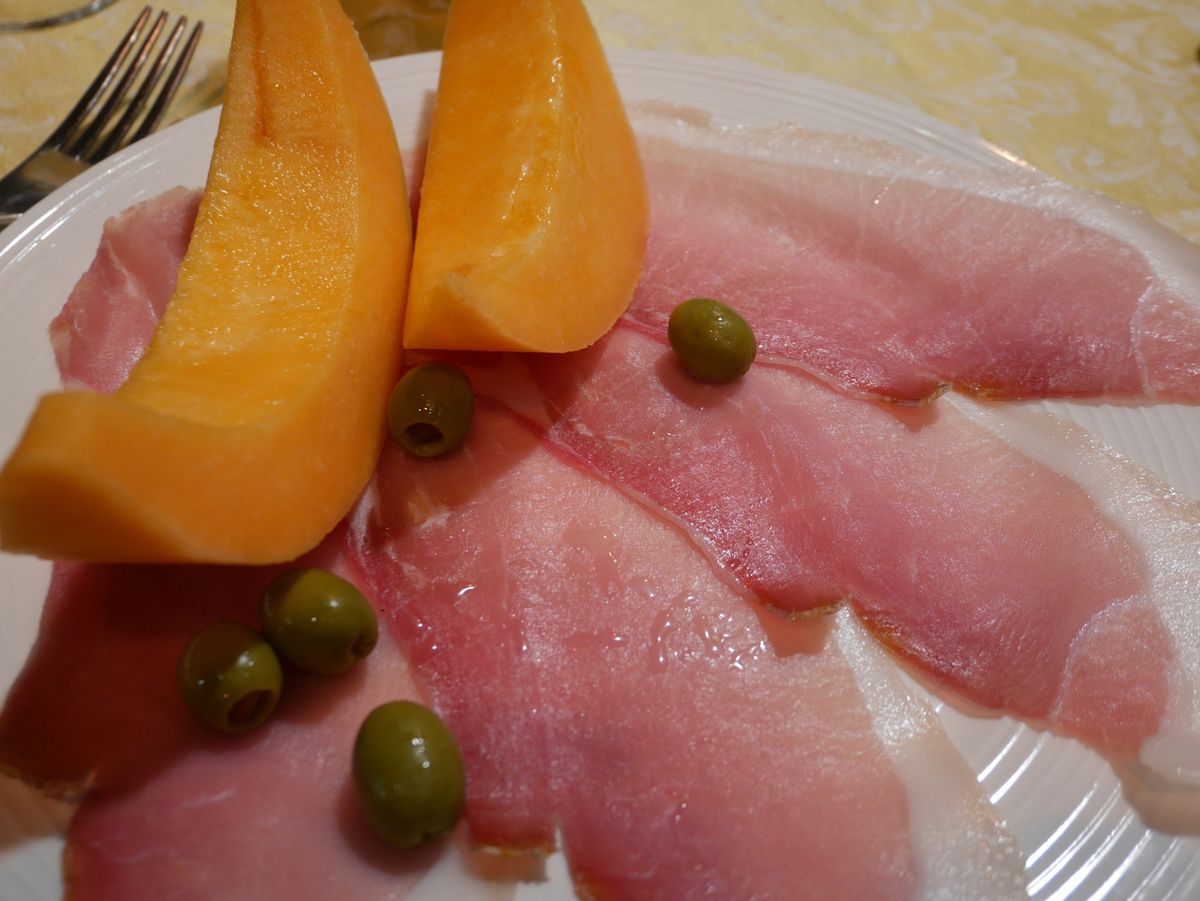 他にもピザ何枚か食べたけど写真がない。ナポリで食べたマルゲリータとマリナー...