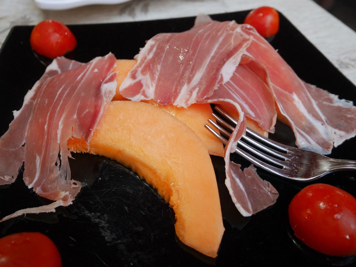 他にもピザ何枚か食べたけど写真がない。ナポリで食べたマルゲリータとマリナー...