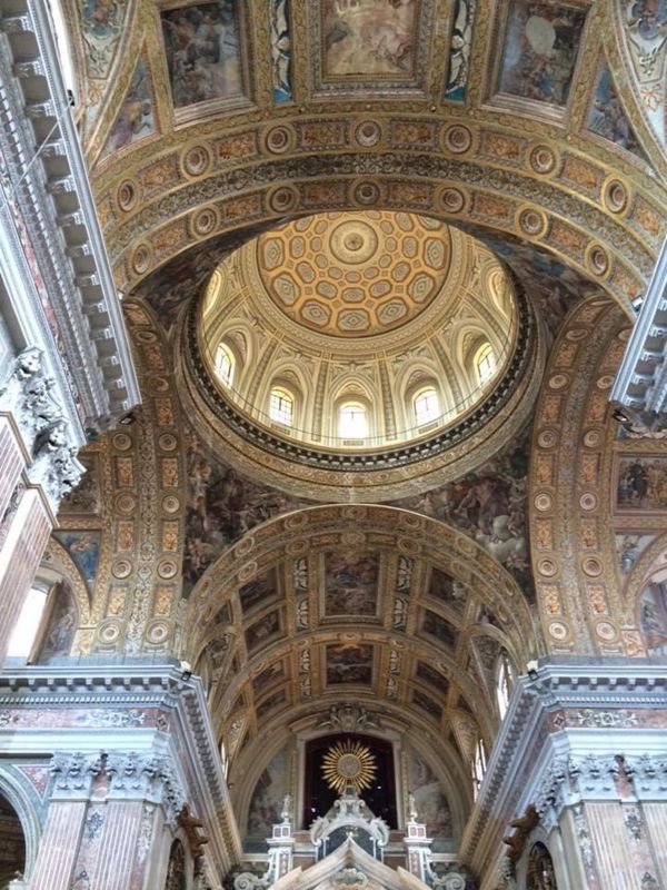 イタリア・ナポリ「ナポリを見ずして死ぬことなかれ」の写真：趣味の教会巡りを堪能