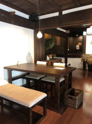 築170年という酒蔵を改装した古民家カフェ。メロンのかき氷がインパクトあり...