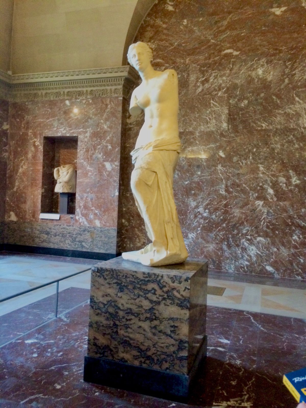 ルーブル美術館
人多すぎ😓