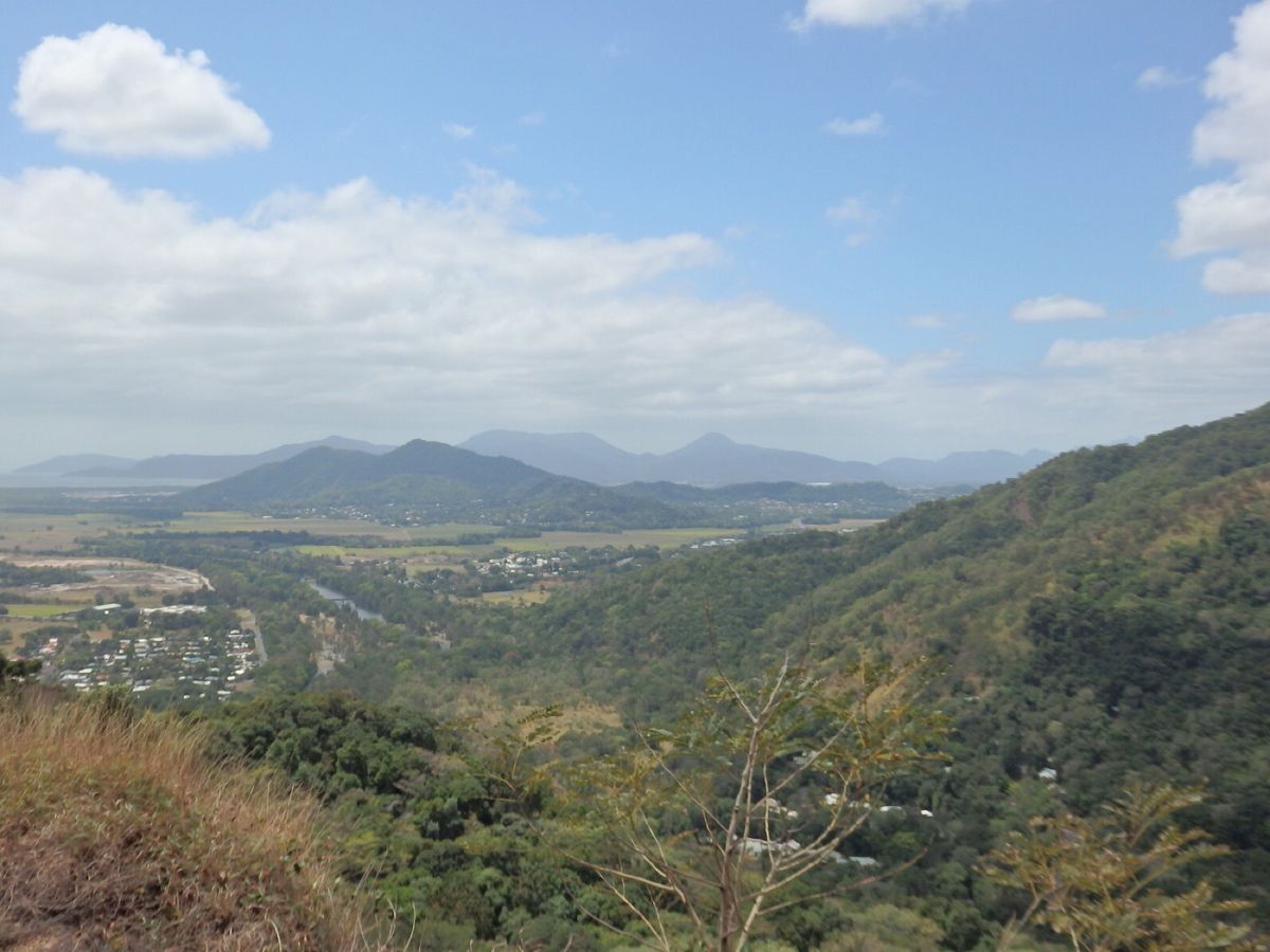 観光初日のケアンズ。キュランダ鉄道の景色。
海外には一眼は持っていかないの...
