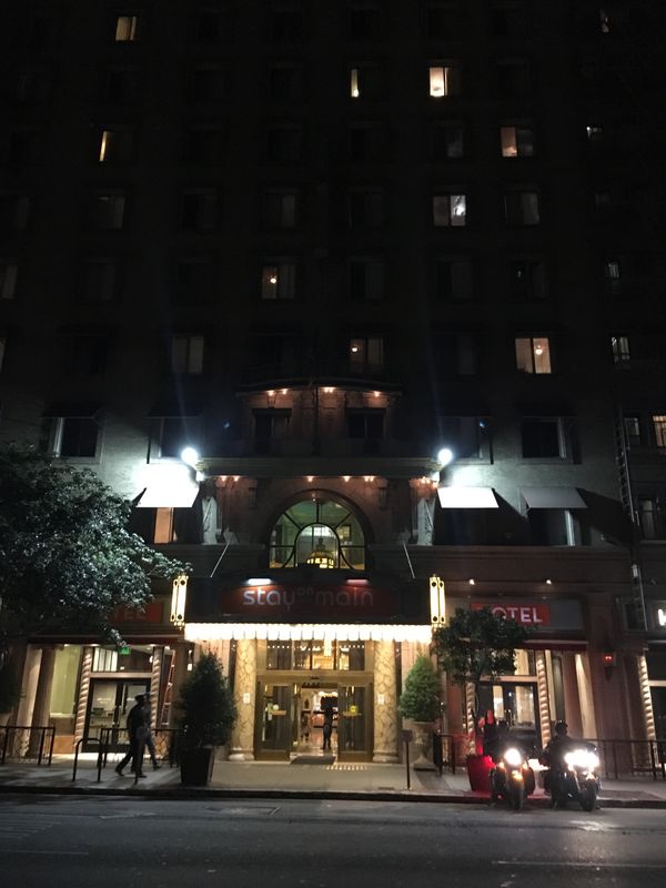 アメリカ(米国)・ロサンゼルス「LA-bffとの時間💗」の写真：アメリカンホラーストーリー　“hotel” 😱