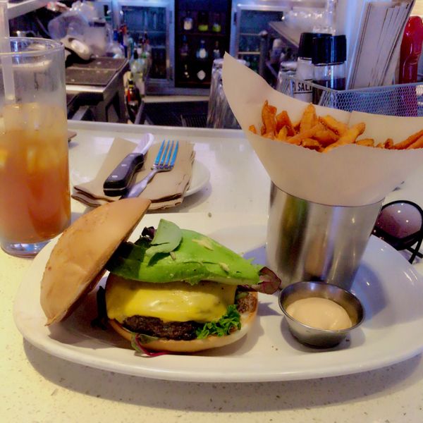 アメリカ(米国)・ロサンゼルス「LA-bffとの時間💗」の写真：Lunch🍔
