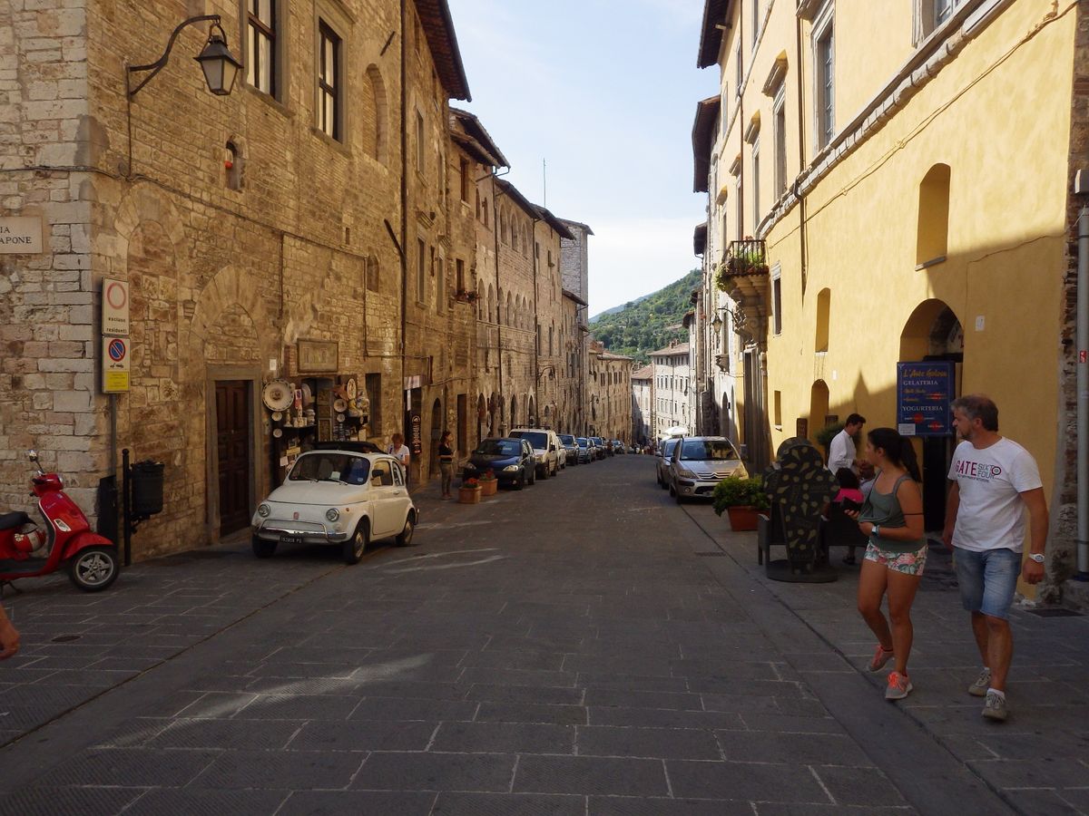 《グッビオ》
一瞬で心を奪われた街、グッビオ。
古代ローマ劇場跡/グッビオ...