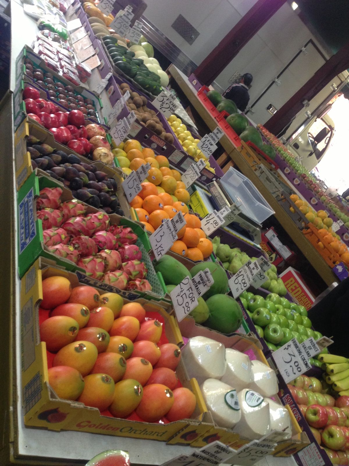 ファーマーズマーケットでフルーツをゲット