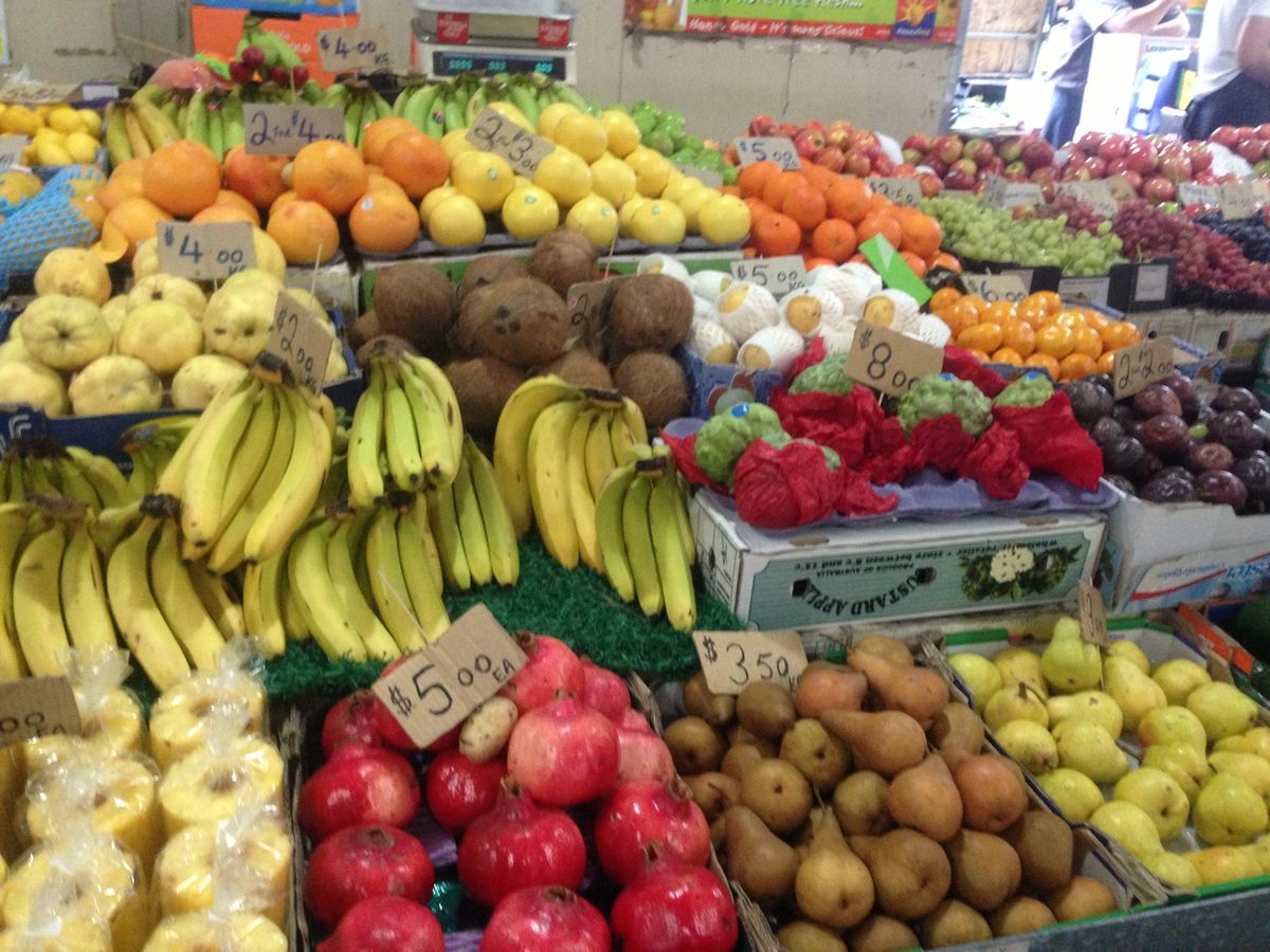 ファーマーズマーケットでフルーツをゲット