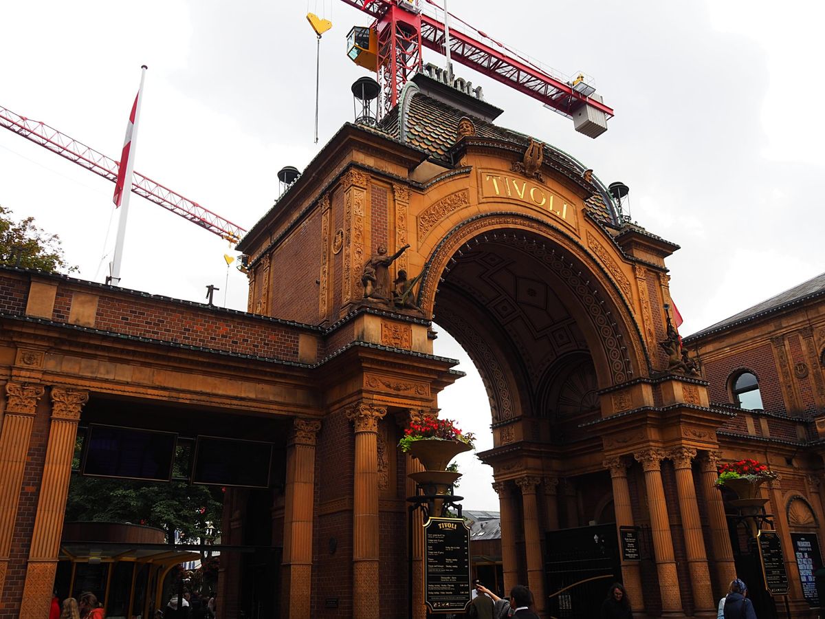 コペンハーゲンは、散歩するだけで楽しくなる街。
こじんまりした佇まいで、シ...