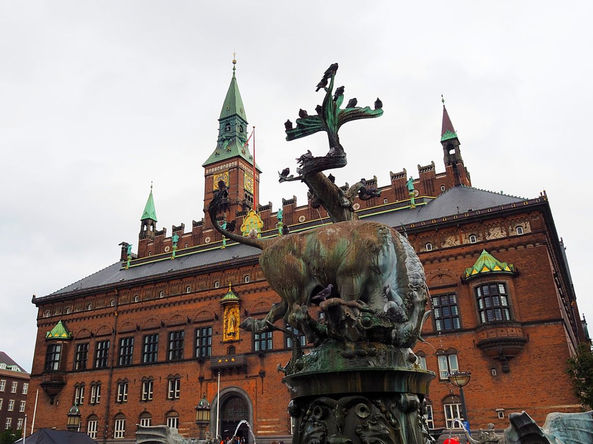 コペンハーゲンは、散歩するだけで楽しくなる街。
こじんまりした佇まいで、シ...