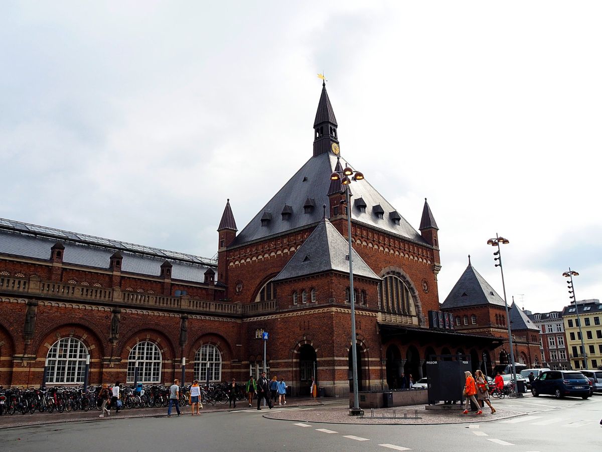 コペンハーゲンは、散歩するだけで楽しくなる街。
こじんまりした佇まいで、シ...