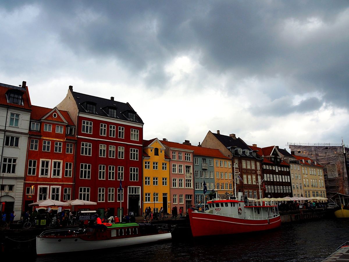 コペンハーゲンは、散歩するだけで楽しくなる街。
こじんまりした佇まいで、シ...