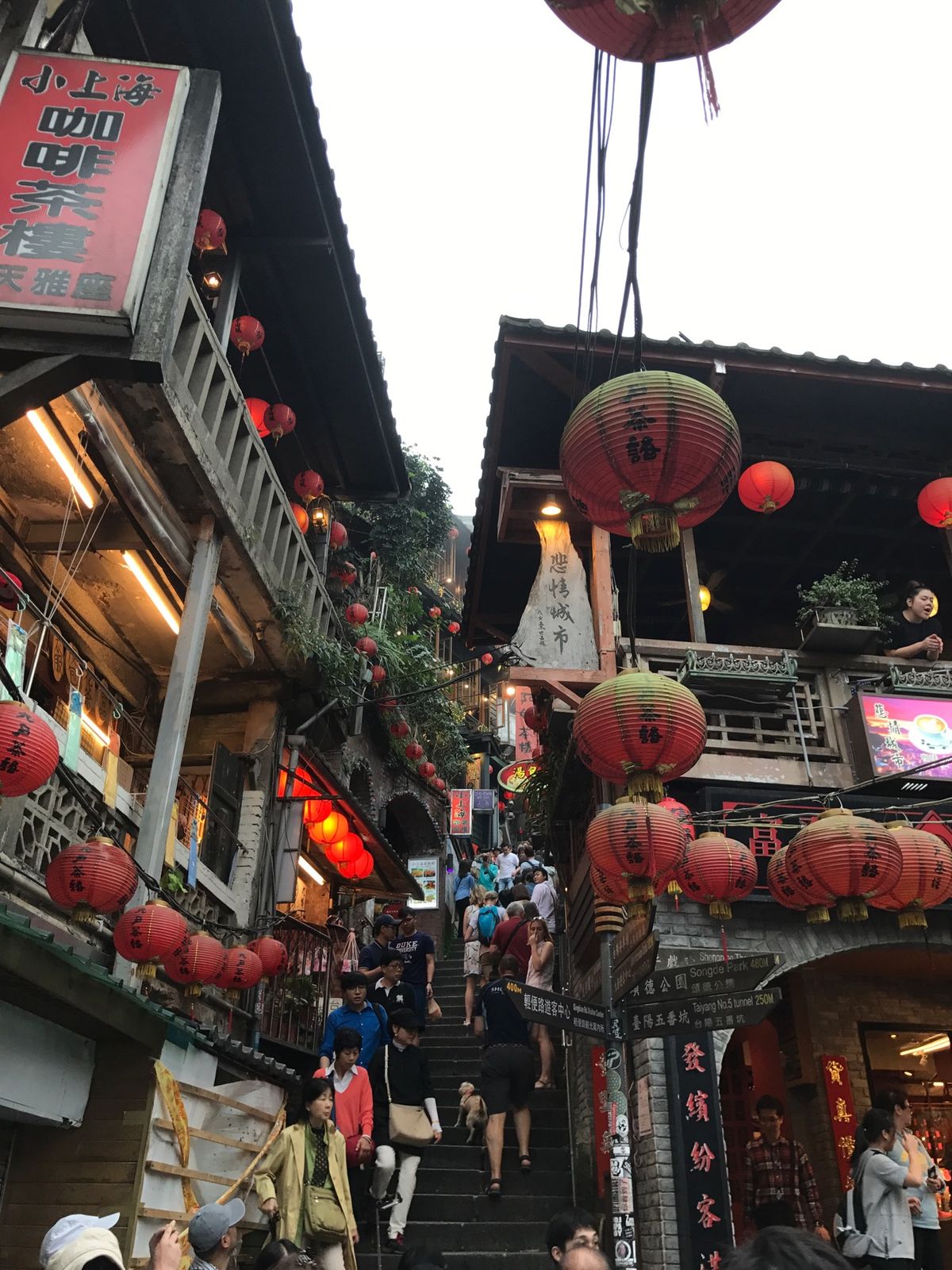 小さなお店が沢山❣️