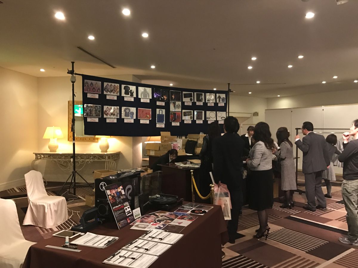 グッズ売場と席の確認