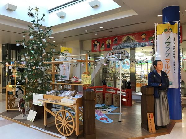 日本「関西」の写真：クリスマスの時期の高知龍馬空港