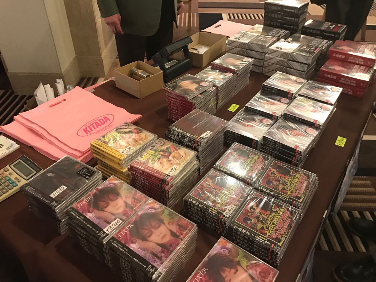 グッズ売場と席の確認