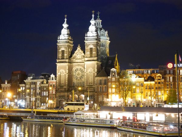 オランダ・アムステルダム「オランダ旅行」の写真：夜のアムステルダム。2枚目はアムステルダ...