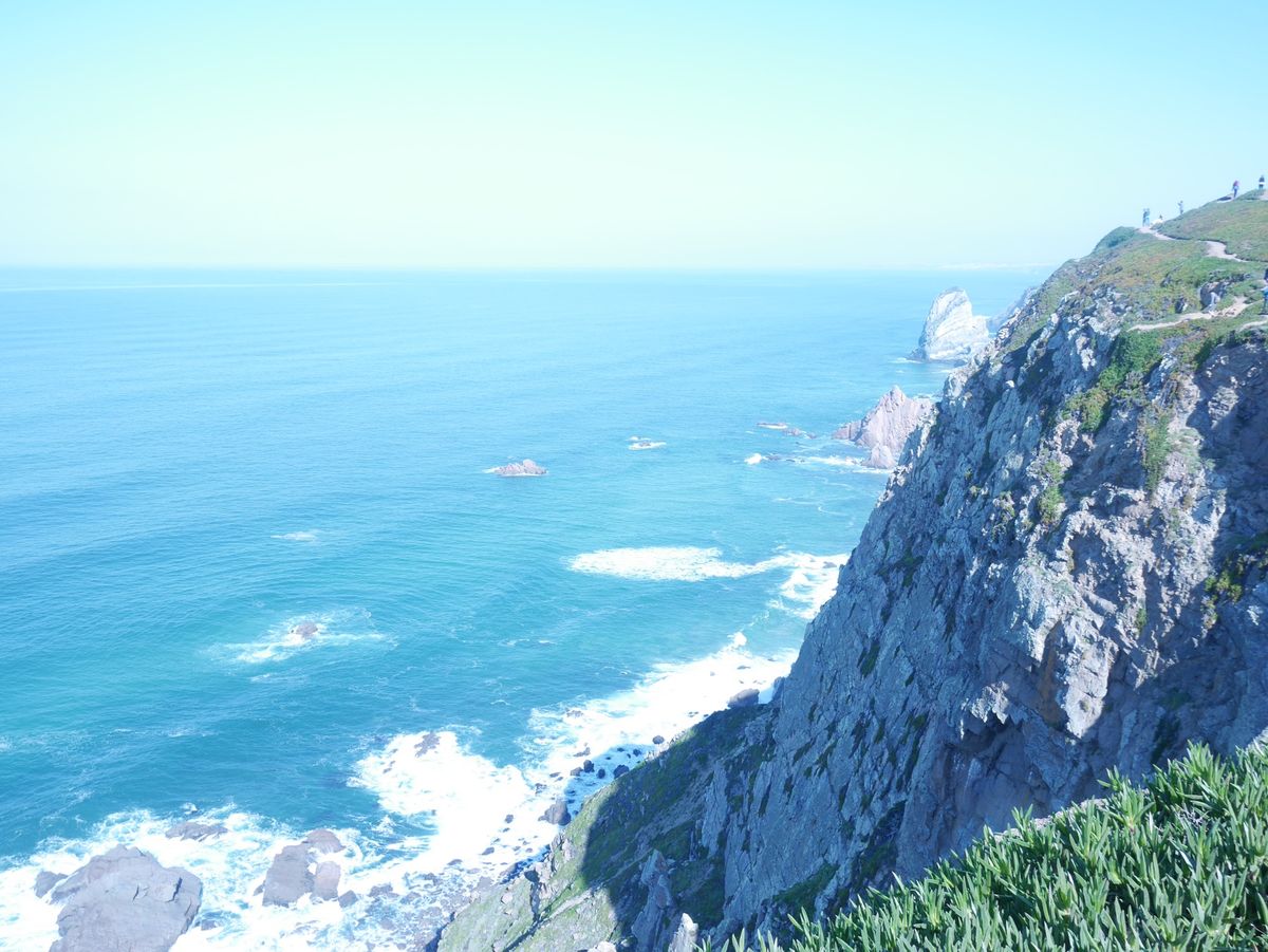 ロカ岬。ここで地終わり海はじまる。行くの大変だったけど天気良かったし気持ち...