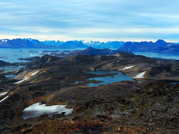 グリーンランド・グリーンランド「グリーンランド　流氷とオーロラの待つ圧巻の大自然へ」の写真：ボートで氷河を見に行ったあとは、ジープで...