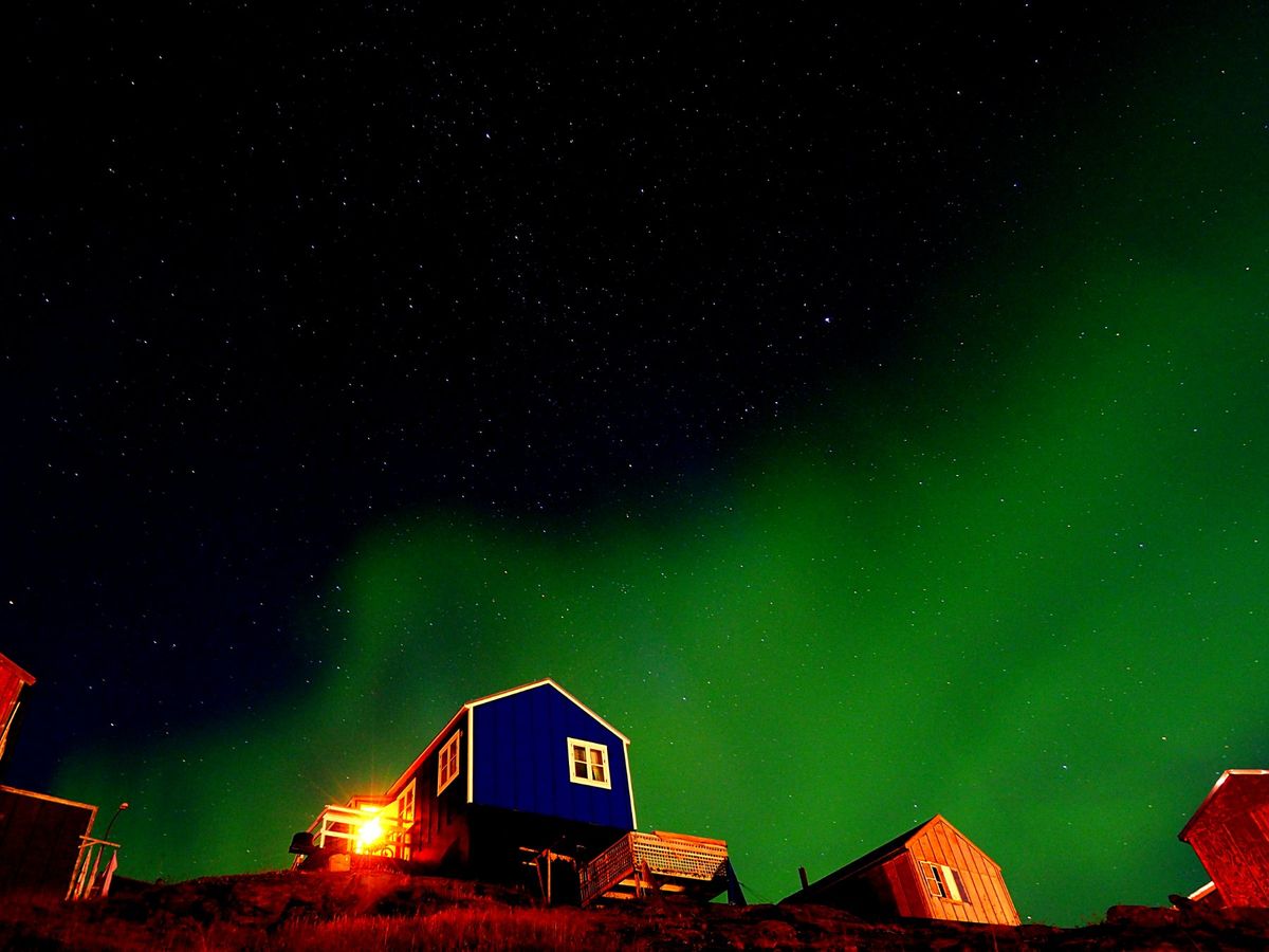 グリーンランドの空一面に広がる嘘みたいなオーロラ
時間とともに刻々とかたち...