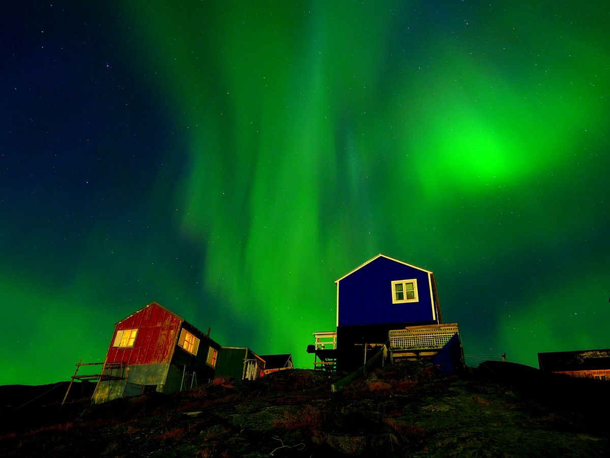 グリーンランドの空一面に広がる嘘みたいなオーロラ
時間とともに刻々とかたち...