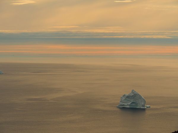 グリーンランド・グリーンランド「グリーンランド　流氷とオーロラの待つ圧巻の大自然へ」の写真：ボートで氷河を見に行ったあとは、ジープで...