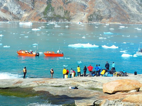 グリーンランド・グリーンランド「グリーンランド　流氷とオーロラの待つ圧巻の大自然へ」の写真：モーターボートでの氷河クルーズ
タシーラ...