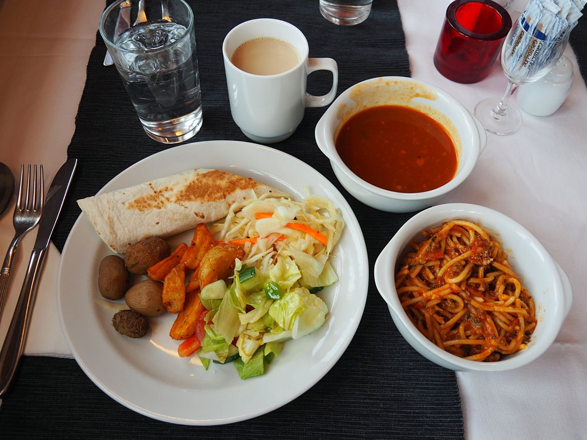 空港からすぐ近くにあるのがクルスクで唯一のホテル、ホテルクルスクに初日は宿...