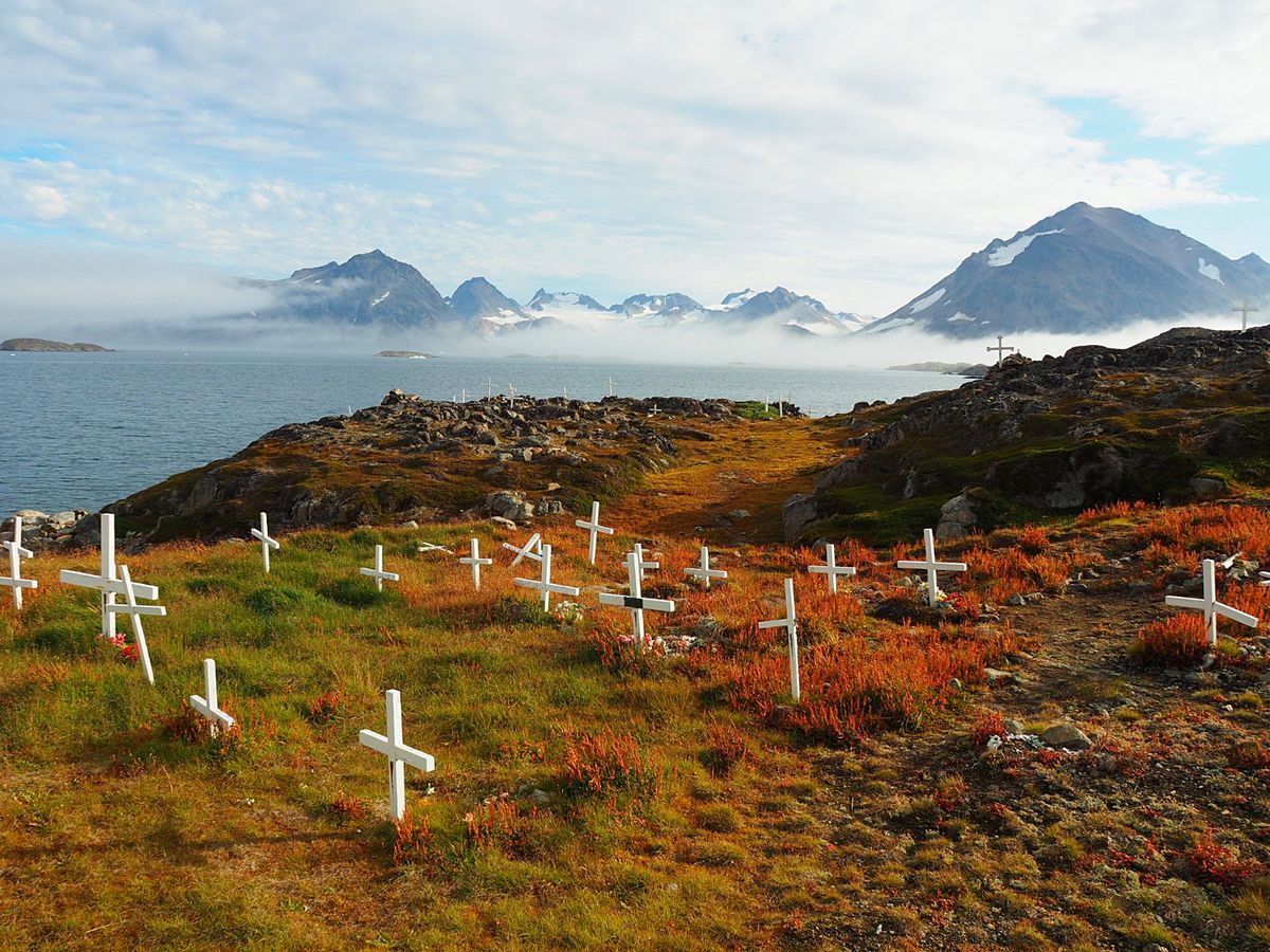 クルスクの町を散策
赤青黄色のカラフルな家がぽつぽつと立ち並ぶクルスクの町...
