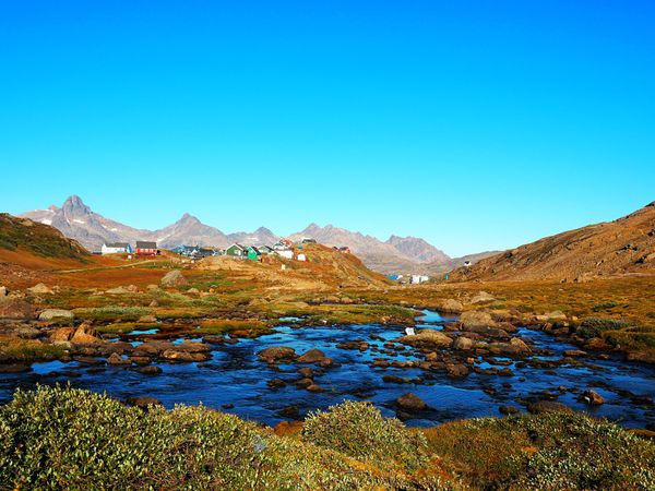 グリーンランド・グリーンランド「グリーンランド　流氷とオーロラの待つ圧巻の大自然へ」の写真：グリーンランドでのトレッキング
ホテルの...