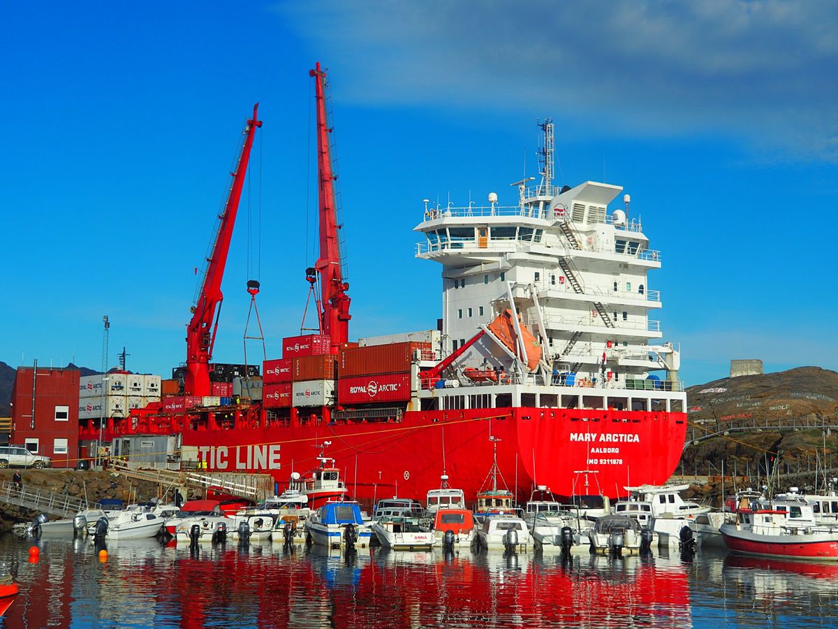 タシーラクの町を探索
タシーラクはグリーンランド東岸最大の町、と言っても人...