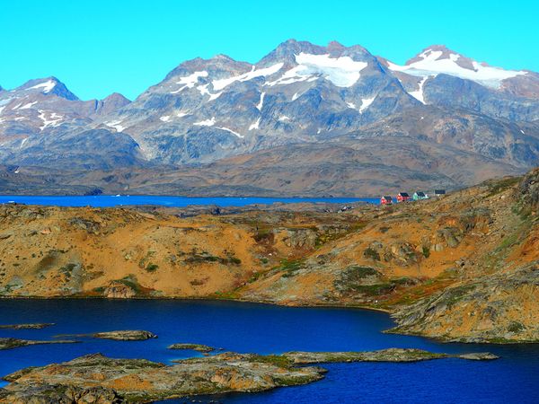 グリーンランド・グリーンランド「グリーンランド　流氷とオーロラの待つ圧巻の大自然へ」の写真：グリーンランドでのトレッキング
ホテルの...