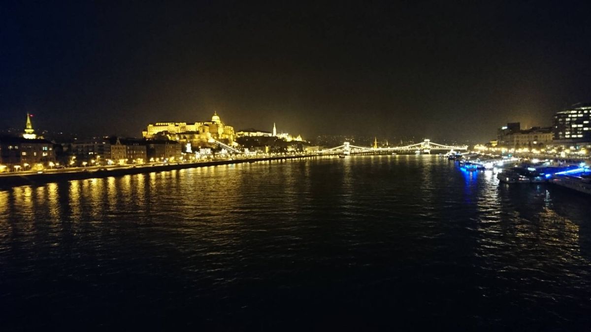 初日に見たこの夜景は心の奥から感動が抑えられなかった。
今までみた一番の夜景！