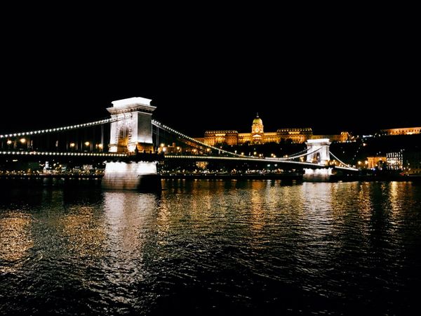 ハンガリー・ブダペスト「🇭🇺Hungary-忘れられないドナウ川の夜景」の写真：初日に見たこの夜景は心の奥から感動が抑え...