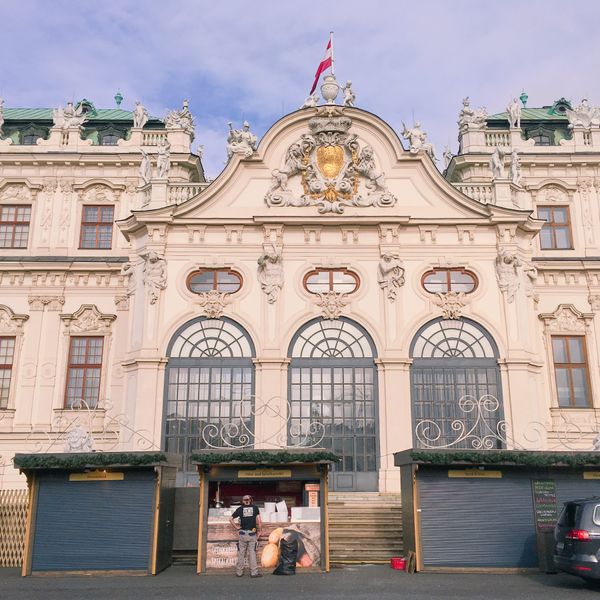 オーストリア・ウィン「🇦🇹Austria-ウィンの日帰り旅行」の写真：駅から街並みをみながら、ゆっくりで中心部...