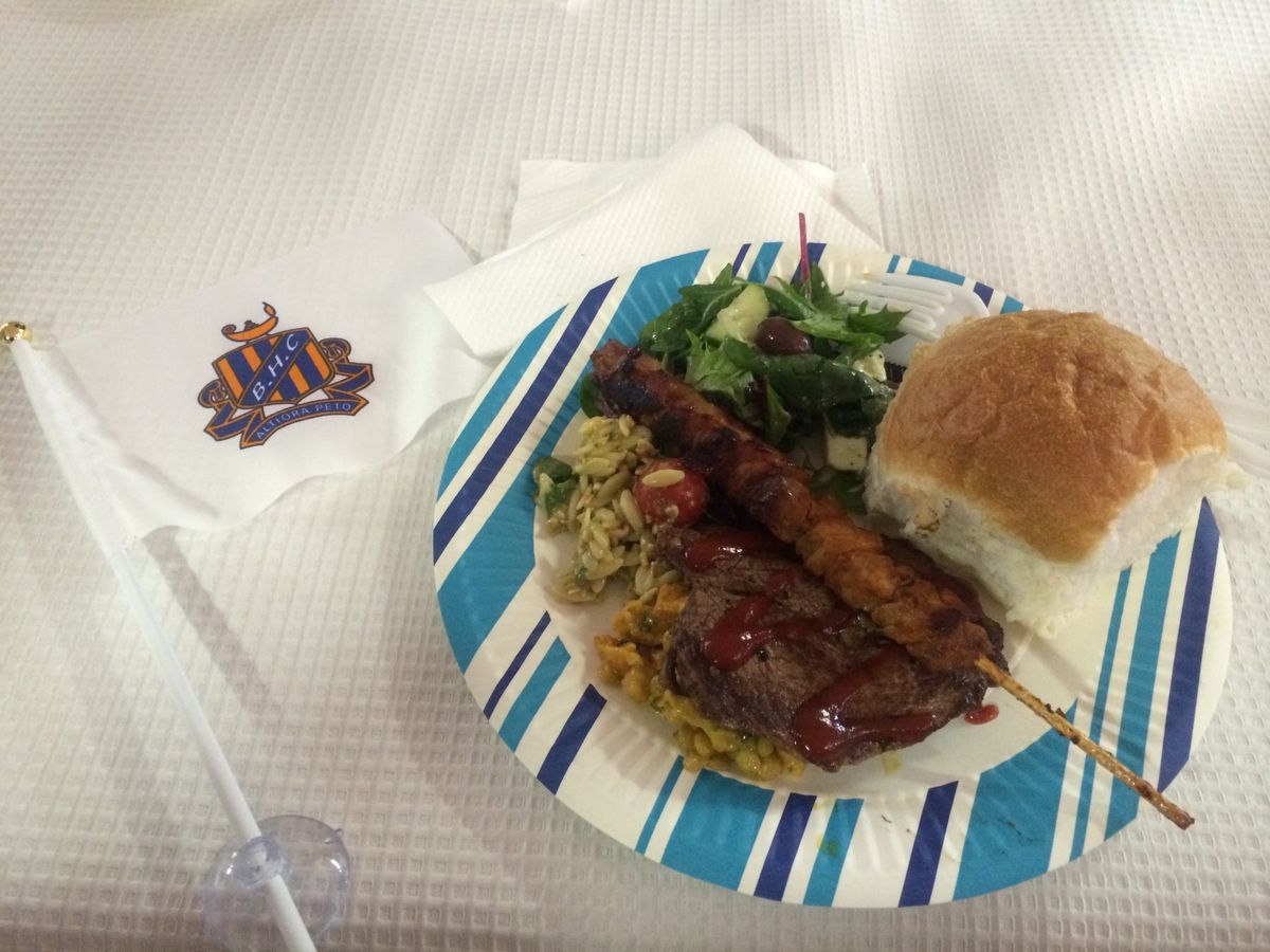 1日目お昼は現地の高校と交流し、そこで頂きました！
確か、バイキングみたい...