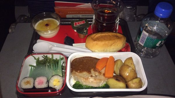 オーストラリア連邦・バサースト「オーストラリア・バサースト/Bathurst NSW Australia」の写真：お馴染み機内食一覧。
海苔巻きあるのあり...