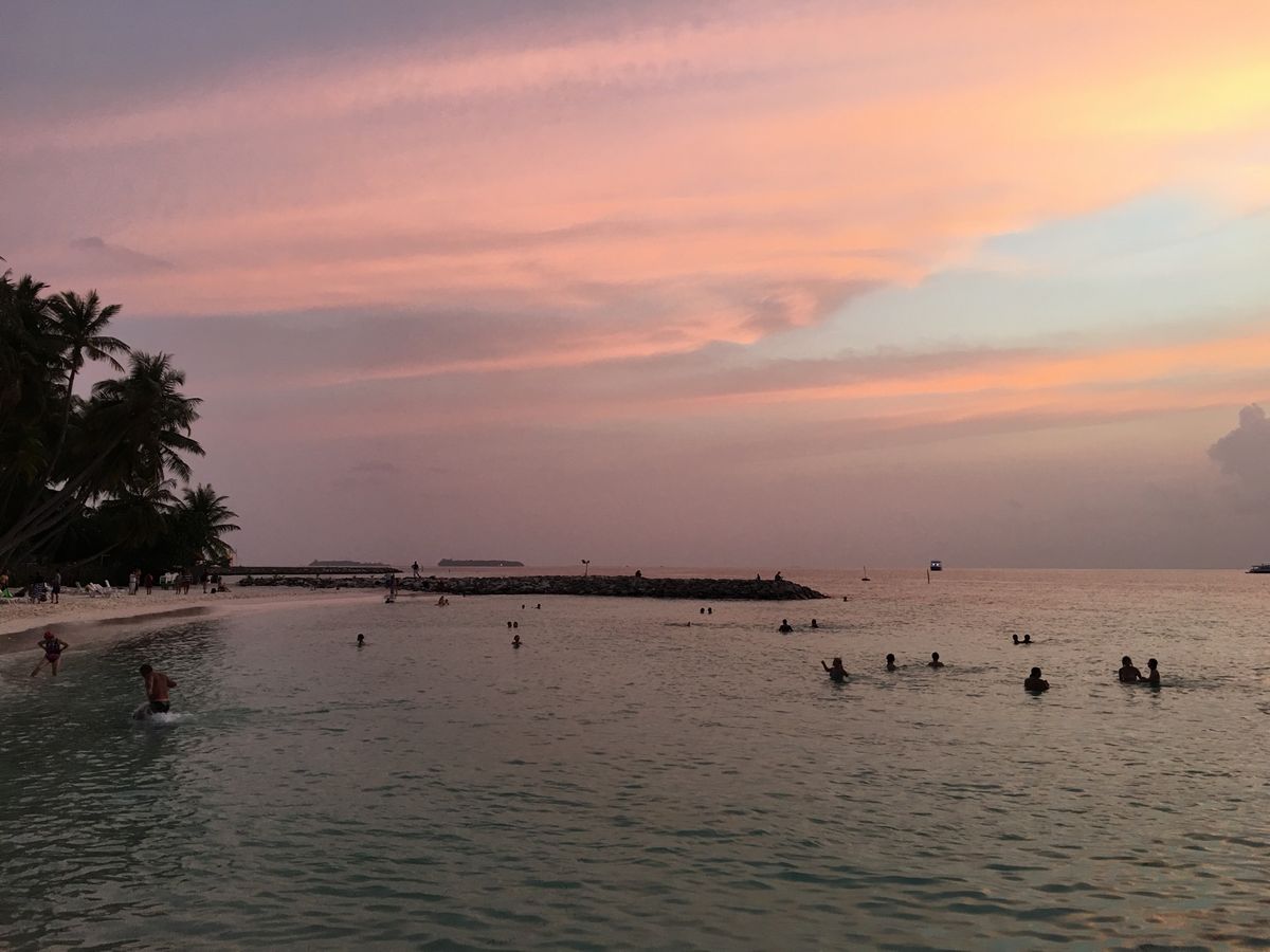 ローカル島Mafusi。唯一水着👙を着れるビーチ！