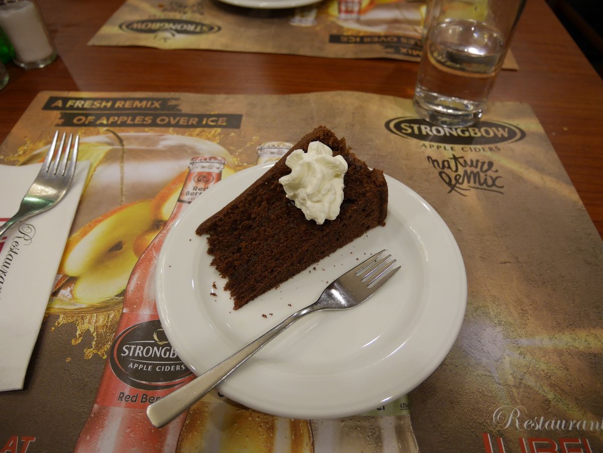 ウィンナーシュニッツェル。
かなり大きかったです！
ザッハートルテも！
フ...