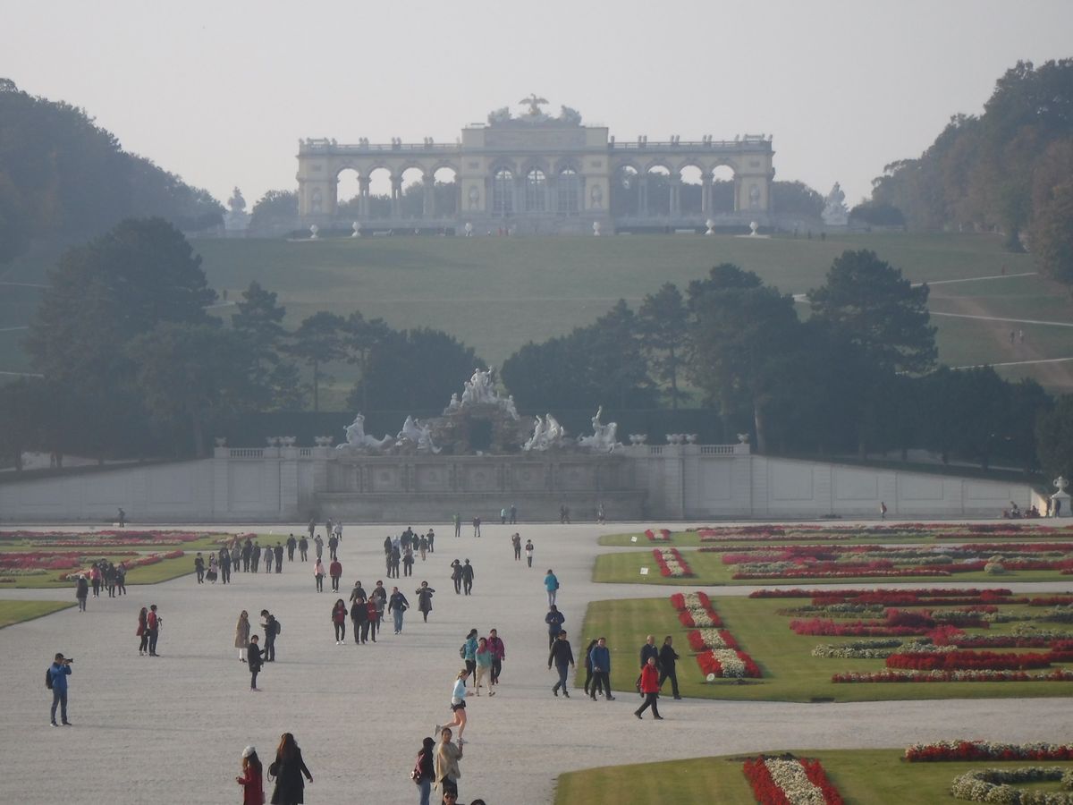 シェーンブルン宮殿。
ケーキの看板可愛かったです！
前回行ったときは、グロ...