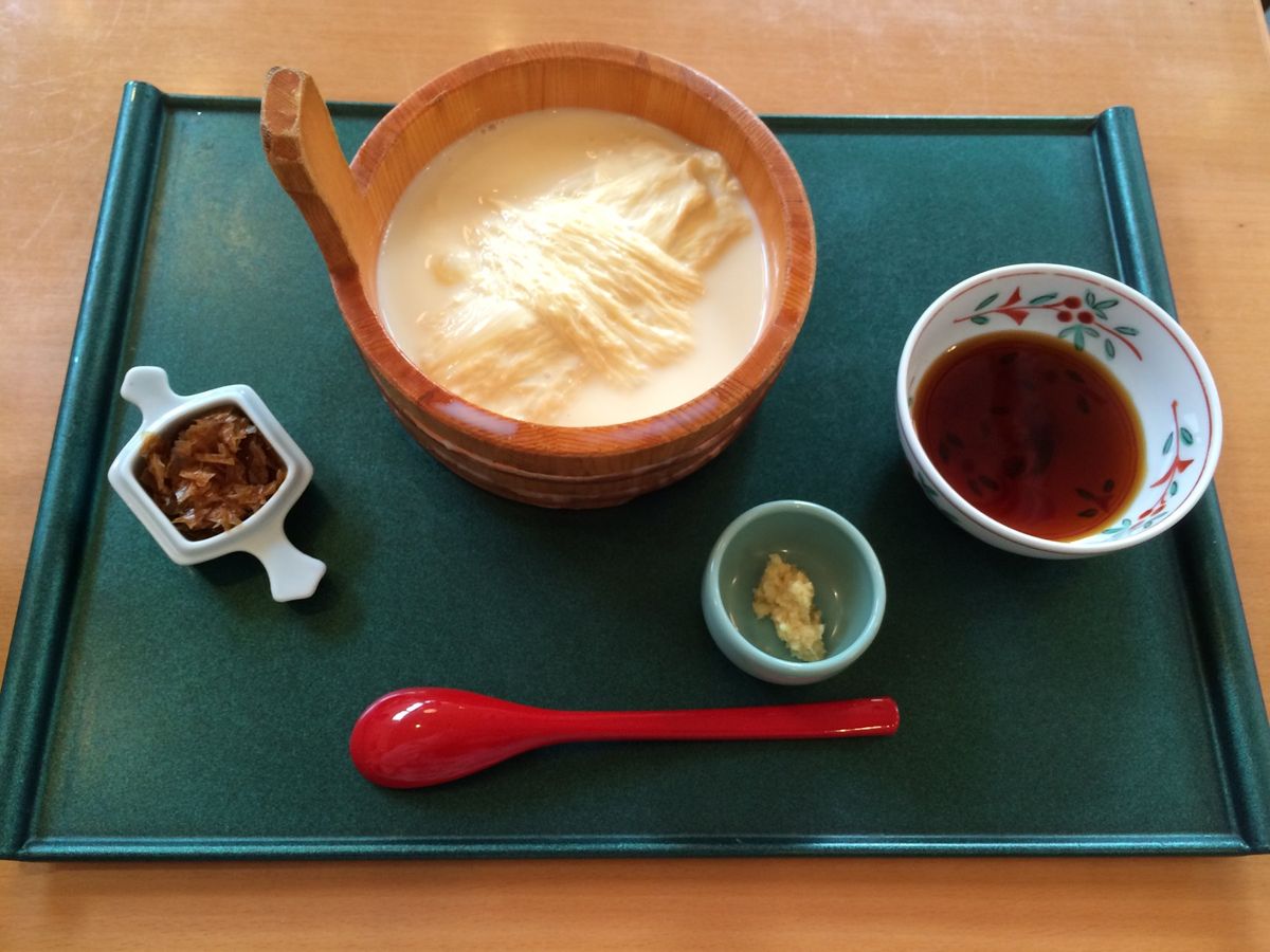 お昼はゆば泉さんの京ゆば膳を頂きました！
優しい味のくみあげ湯葉は美味しく...