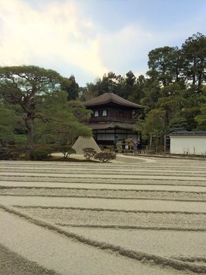 足利義政によって建立された慈照寺銀閣。
金閣と合わせて、相国寺の塔頭寺院な...