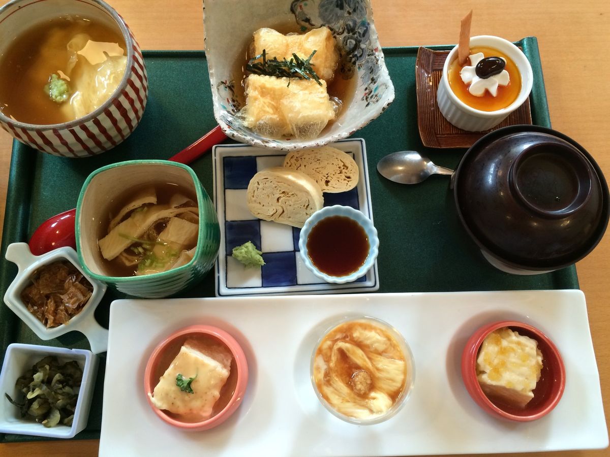 お昼はゆば泉さんの京ゆば膳を頂きました！
優しい味のくみあげ湯葉は美味しく...
