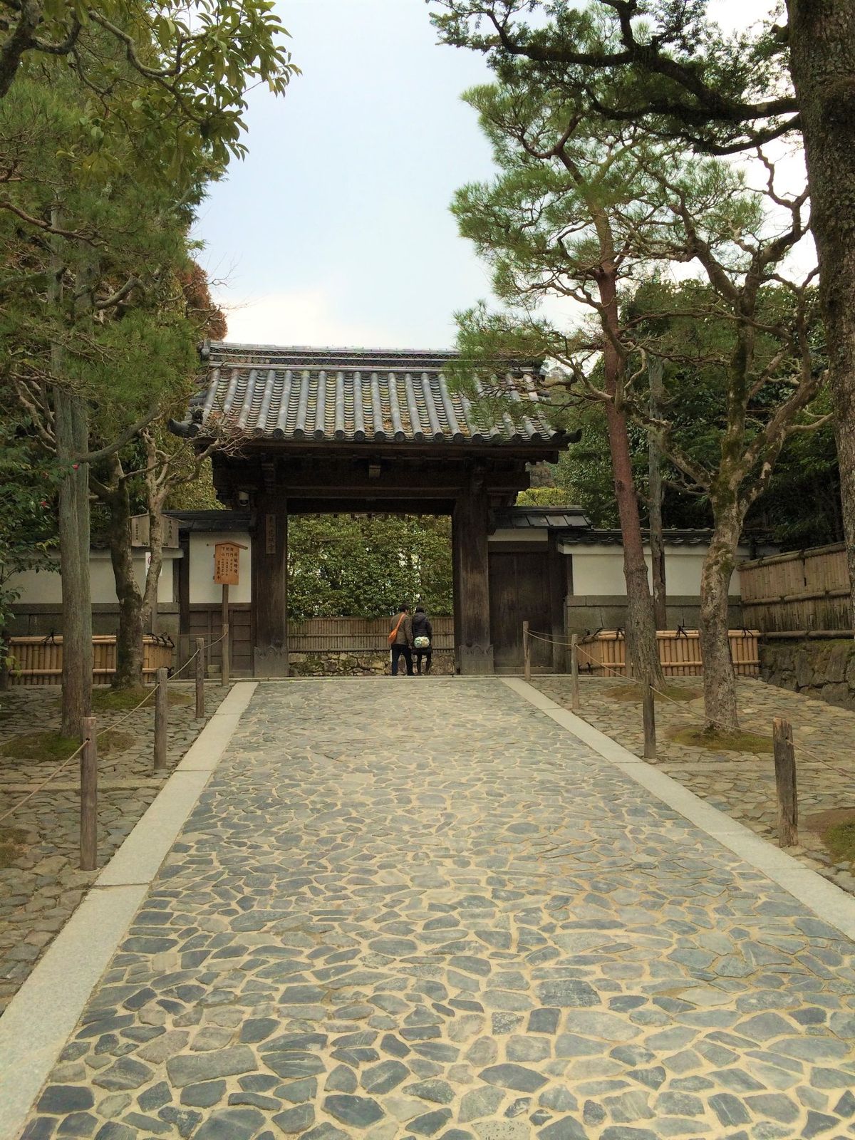 足利義政によって建立された慈照寺銀閣。
金閣と合わせて、相国寺の塔頭寺院な...