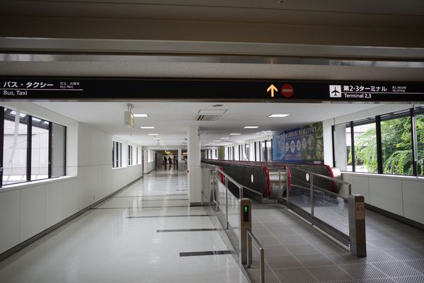 日本・沖縄「沖縄」の写真：成田国際空港
他都道府県移動解禁直後のせ...