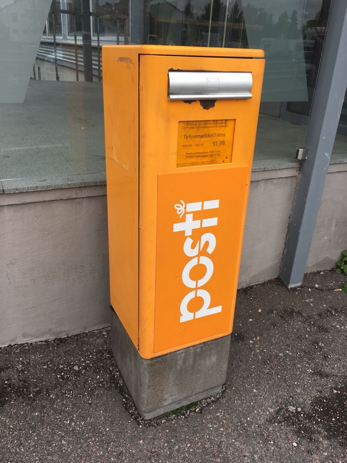 マリメッコファクトリーへ！
2回目だったので、道覚えてましたー！
見たこと...