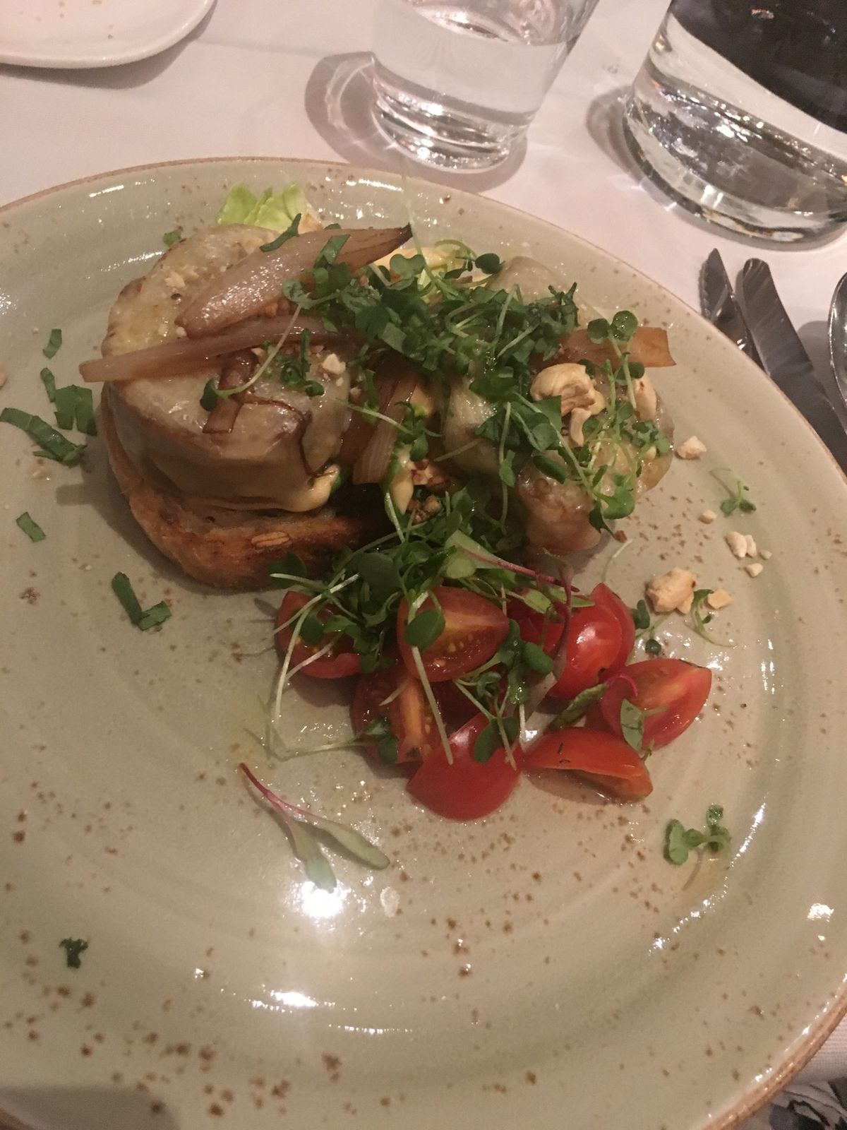 カッペリにて。
やはり、北欧といえばサーモン！
ふわふわで美味しかったです！
